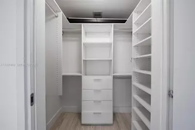 1300 Brickell Bay Dr #704, Miami, FL 33131 - Photo 13