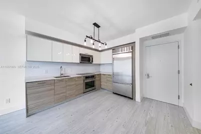 1300 Brickell Bay Dr #704, Miami, FL 33131 - Photo 21