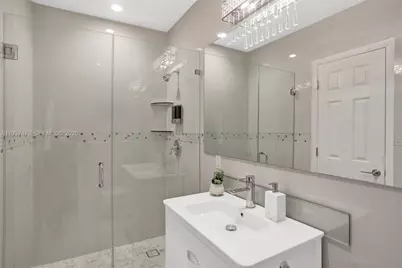 8843 Hawthorne Ave, Surfside, FL 33154 - Photo 15