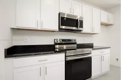 811 SE Seahouse Dr, Port Saint Lucie, FL 34983 - Photo 5