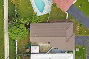 6011 Manchester Ln, Davie, FL 33331 - Photo 3