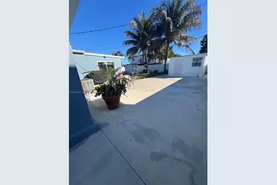 1461 E 9th Ct, Hialeah, FL 33010 - Photo 23