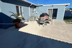 1461 E 9th Ct, Hialeah, FL 33010 - Photo 25