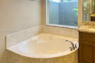 2579 Mayfair Ln, Weston, FL 33327 - Photo 9