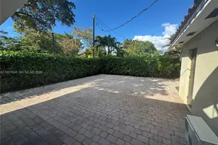 6580 Lake Blue Dr, Miami Lakes, FL 33014 - Photo 19
