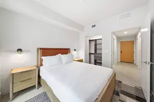 11 NE 6th St, Miami, FL 33132 - Photo 17