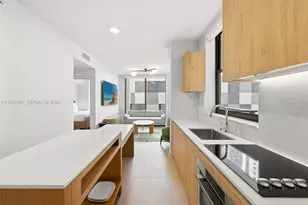 11 NE 6th St, Miami, FL 33132 - Photo 9