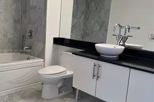 31 SE 5th St, Miami, FL 33131 - Photo 13