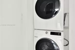 45 SW 9th St, Miami, FL 33130 - Photo 23