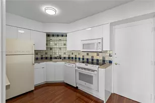 1408 Brickell Bay Dr, Miami, FL 33131 - Photo 11