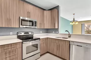 3878 Tree Top Dr, Weston, FL 33332 - Photo 9