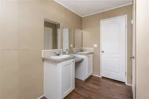 21661 NW 8th Ct, Pembroke Pines, FL 33029 - Photo 9