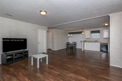 21661 NW 8th Ct, Pembroke Pines, FL 33029 - Photo 17