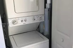 7995 NW 8th St, Miami, FL 33126 - Photo 13