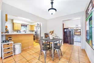 5015 E Palm Ct, Hialeah, FL 33013 - Photo 11
