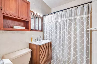 5015 E Palm Ct, Hialeah, FL 33013 - Photo 27