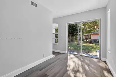 870 NE 144th St, North Miami, FL 33161 - Photo 9