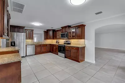 812 Holly Ln, Plantation, FL 33317 - Photo 19
