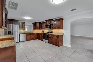812 Holly Ln, Plantation, FL 33317 - Photo 19