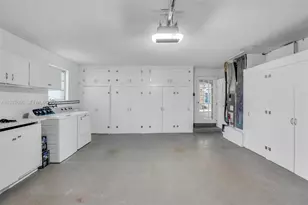 812 Holly Ln, Plantation, FL 33317 - Photo 35