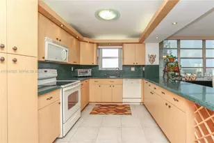 2780 NE 183rd St, Aventura, FL 33160 - Photo 3