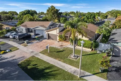 5821 NW 56th Pl, Tamarac, FL 33319 - Photo 27