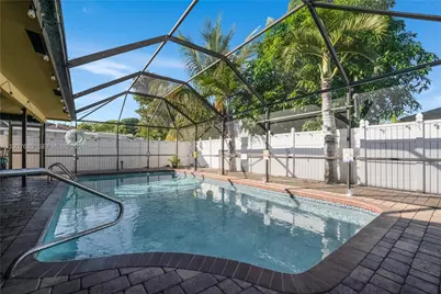 5821 NW 56th Pl, Tamarac, FL 33319 - Photo 15