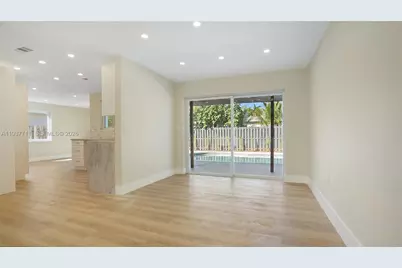 8651 NW 24th St, Sunrise, FL 33322 - Photo 9