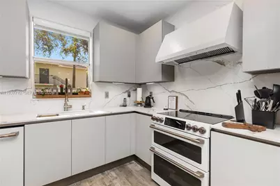 10800 NW 51st Ln, Doral, FL 33178 - Photo 15