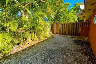 1055 NE 34th Ct, Oakland Park, FL 33334 - Photo 7
