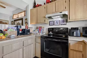 8260 NW 191st Ln, Hialeah, FL 33015 - Photo 11