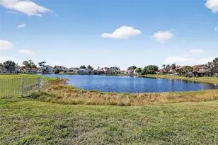 8260 NW 191st Ln, Hialeah, FL 33015 - Photo 33