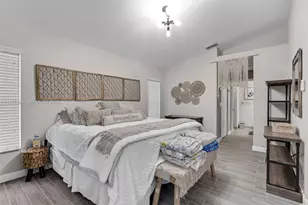 10831 NW 3rd Ct, Pembroke Pines, FL 33026 - Photo 11