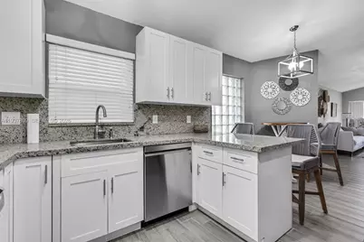 10831 NW 3rd Ct, Pembroke Pines, FL 33026 - Photo 9