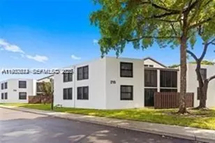 212 Lake Pointe Dr, Oakland Park, FL 33309 - Photo 3