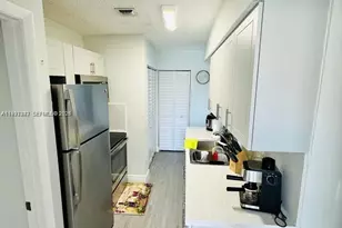 18334 NW 68th Ave, Hialeah, FL 33015 - Photo 5