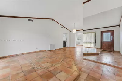 8510 NW 8th St, Pembroke Pines, FL 33024 - Photo 5