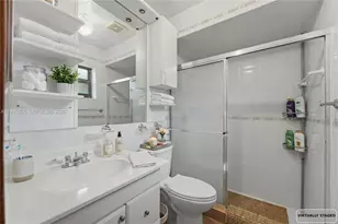 8510 NW 8th St, Pembroke Pines, FL 33024 - Photo 19