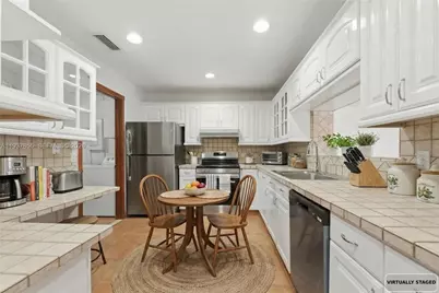 8510 NW 8th St, Pembroke Pines, FL 33024 - Photo 7