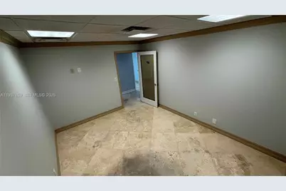 2740 E Oakland Park Blvd #205, Fort Lauderdale, FL 33306 - Photo 17