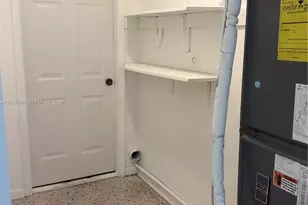 1141 NW 32nd Ave, Miami, FL 33125 - Photo 17