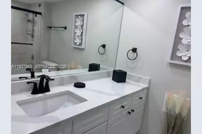 2301 Collins Av #1026, Miami Beach, FL 33139 - Photo 19