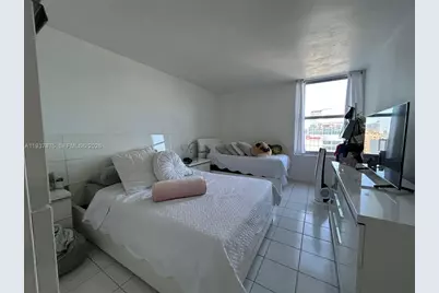 2899 Collins Ave #1717, Miami Beach, FL 33140 - Photo 13
