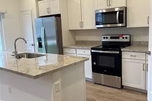 1672 SE 8th Ave, Homestead, FL 33034 - Photo 3