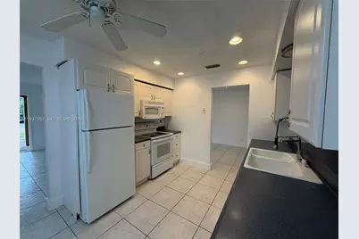 9507 NW 80th Ct, Tamarac, FL 33321 - Photo 7