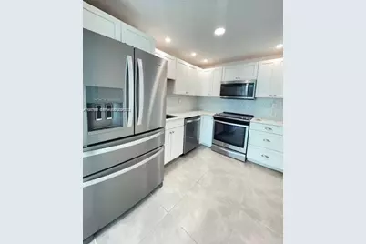 120 Lakeview Dr #303, Weston, FL 33326 - Photo 1