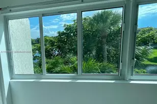 120 Lakeview Dr, Weston, FL 33326 - Photo 5