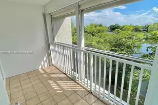 120 Lakeview Dr, Weston, FL 33326 - Photo 13