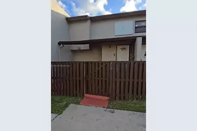 10302 NW 9th St Cir #203, Miami, FL 33172 - Photo 1