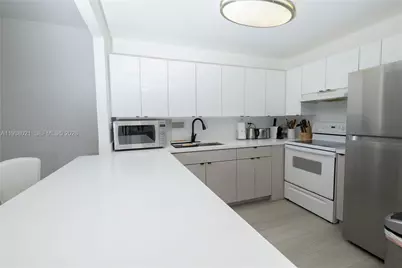 2301 Collins Ave #423, Miami Beach, FL 33139 - Photo 5